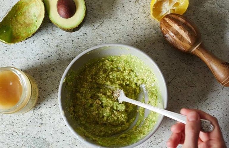 mask with avocado for rejuvenation