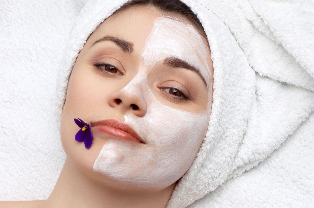 Strengthening mask based on proteins and sour cream for the face after 45 years